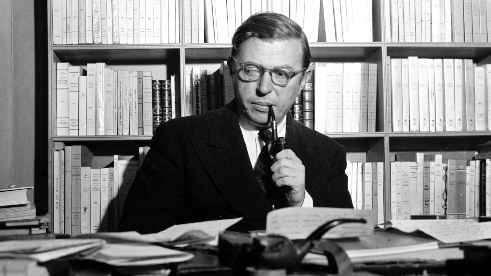 جان بول سارتر (مواقع التواصل)