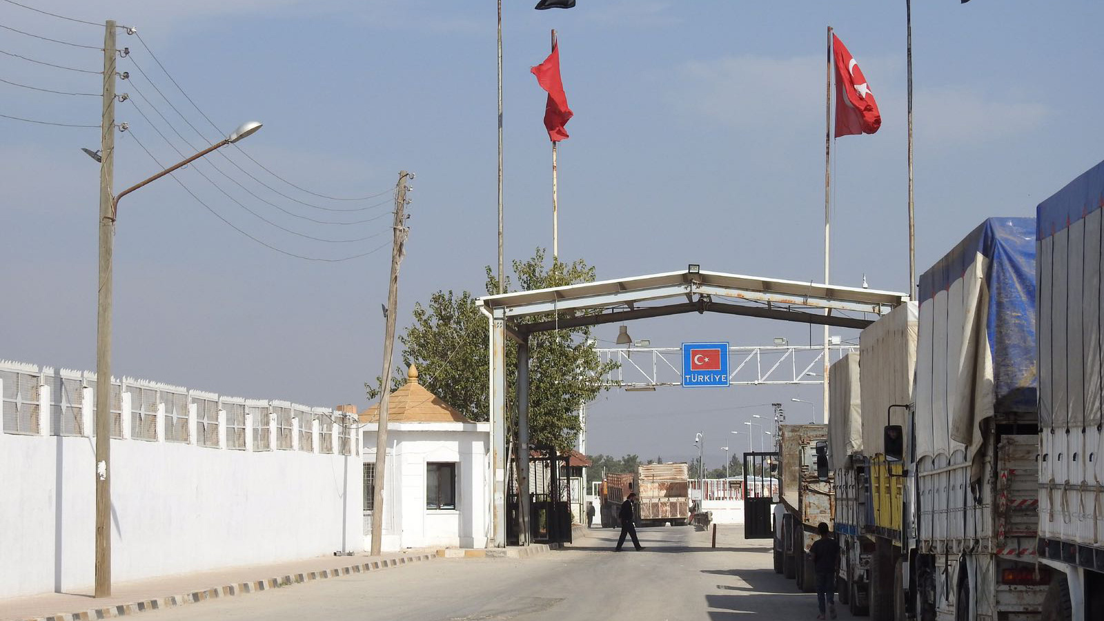 الحدود السورية التركية من أكثر الحدود السورية توترا مع جيرانها (الجزيرة)