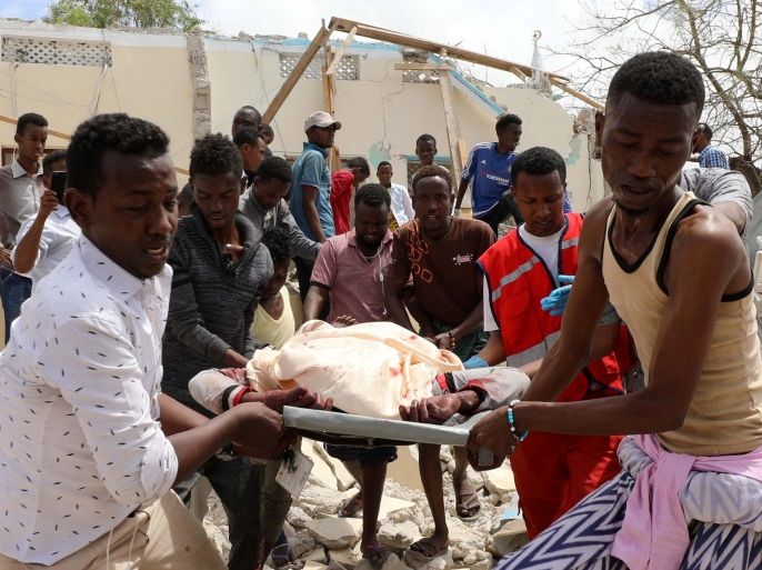 ATTENTION EDITORS - VISUAL COVERAGE OF SCENES OF INJURY OR DEATH Rescuers carry the dead body of an unidentified man from the scene of an explosion to an ambulance in Hodan district, Mogadishu, Somalia September 10, 2018. REUTERS/Feisal Omar TEMPLATE OUT