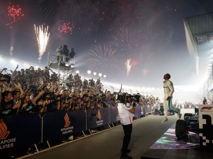 SINGAPORE - SEPTEMBER 16: Race winner Lewis Hamilton of Great Britain and Mercedes GP celebrates in parc ferme during the Formula One Grand Prix of Singapore at Marina Bay Street Circuit on September 16, 2018 in Singapore. (Photo by Lars Baron/Getty Images)