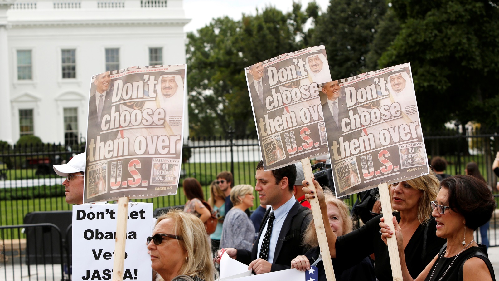 مظاهرة عام 2016 أمام البيت الأبيض تدعو لمحاسبة السعودية على دورها المفترض في هجمات 11 سبتمبر(رويترز)
