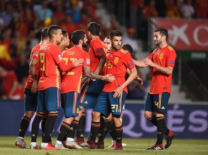 ELCHE, SPAIN - SEPTEMBER 11: Isco of Spain (22) celebrates with team mates as he scores his team's sixth goal during the UEFA Nations League A Group four match between Spain and Croatia at Estadio Manuel Martinez Valero on September 11, 2018 in Elche, Spain. (Photo by Denis Doyle/Getty Images)