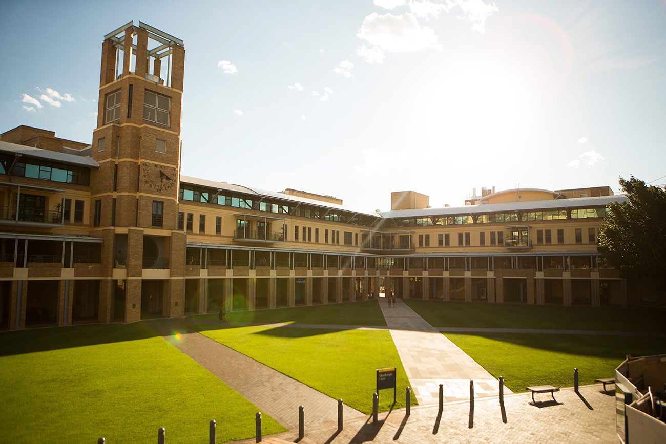 جامعة نيوساوث ويلز، استراليا (مواقع التواصل الاجتماعي)