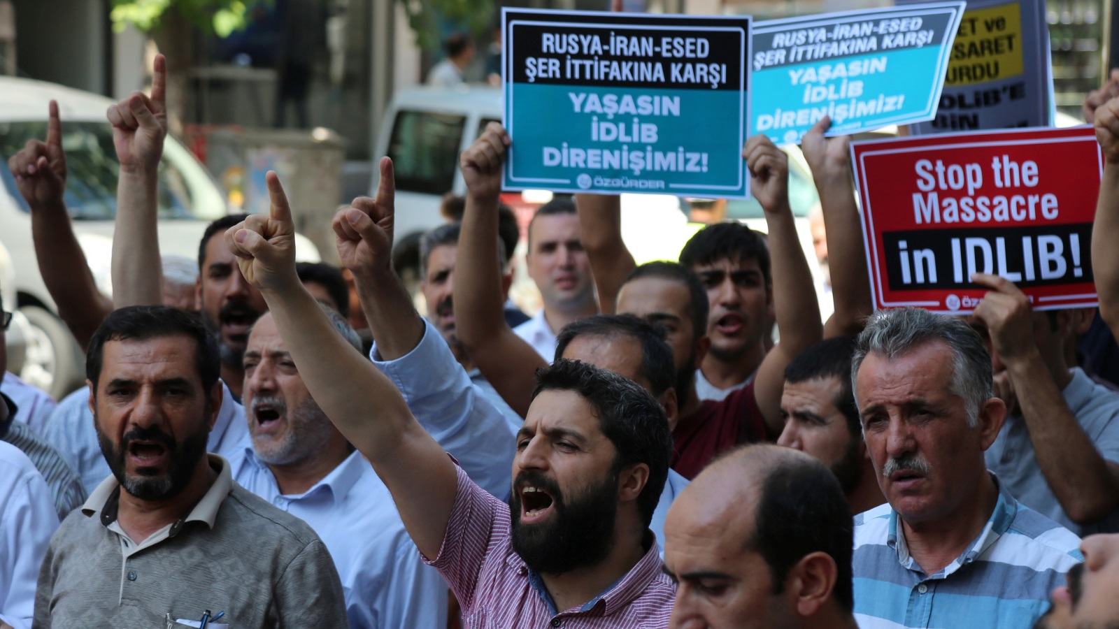  متظاهرون بمدينة ديار بكر التركية يطالبون بوقف مجزرة إدلب 