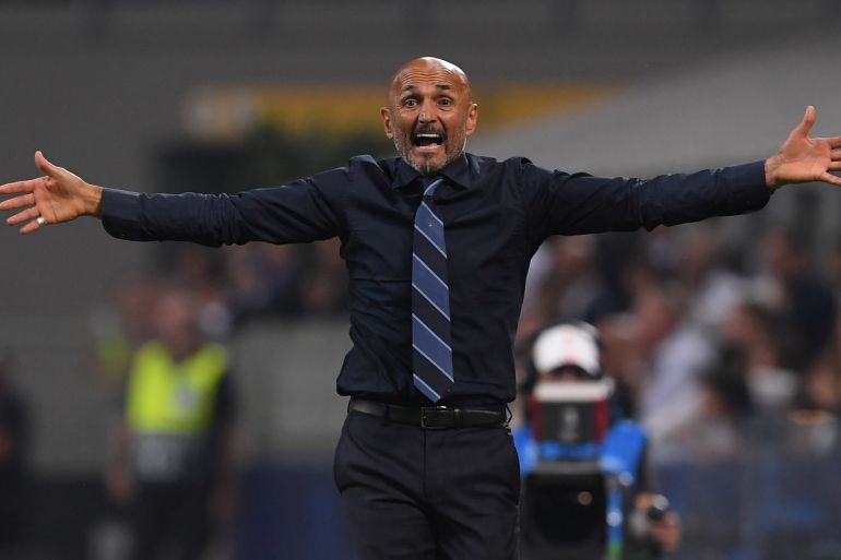 Soccer Football - Champions League - Group Stage - Group B - Inter Milan v Tottenham Hotspur - San Siro, Milan, Italy - September 18, 2018 Inter Milan coach Luciano Spalletti celebrates after the match REUTERS/Alberto Lingria