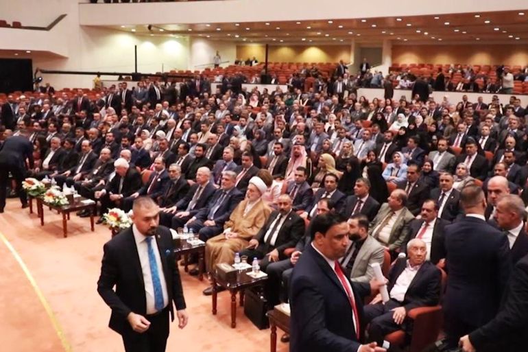 أعضاء مجلس النواب العراقي الجديد في اجتماع لبحث تشكيل الحكومة