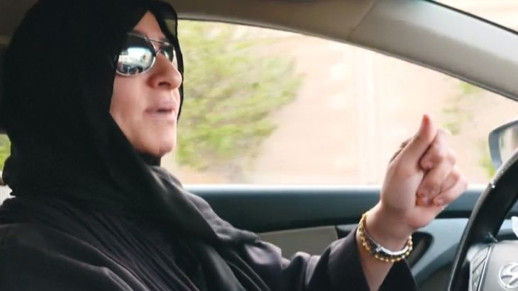 سهيلة.. أول سعودية تعمل سائقة في شركة لنقل الركاب