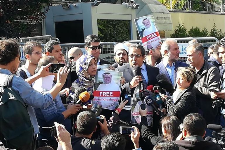 ناشطون أمام القنصلية السعودية باسطنبول يطالبون بالإفراج عن خاشقجي