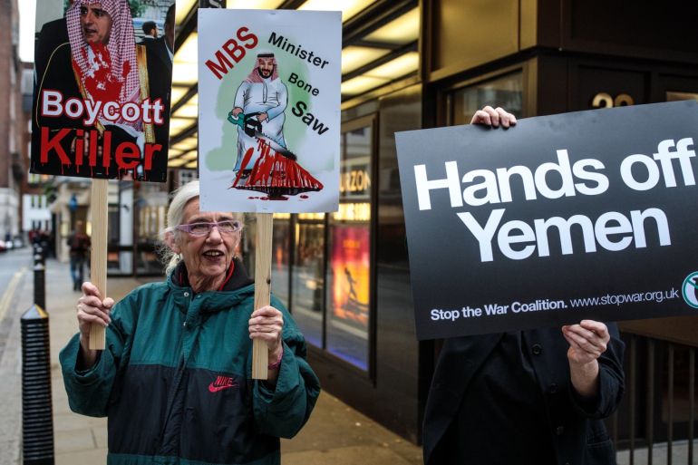 LONDON, ENGLAND - OCTOBER 25: Protesters demonstrate against the war in Yemen and the killing of journalist Jamal Khashoggi outside the Saudi Arabian embassy on October 25, 2018 in London, England. Mr Khashoggi, a US-based critic of the Saudi regime, was killed during a visit to its consulate in Istanbul on October 2, 2018. (Photo by Jack Taylor/Getty Images)