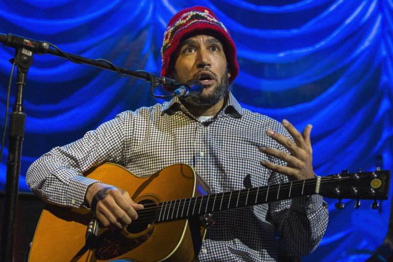 Musician Ben Harper performs during the Clinton Global Citizen award ceremony at the Clinton Global Initiative's annual meeting in New York, September 27, 2015. REUTERS/Lucas Jackson