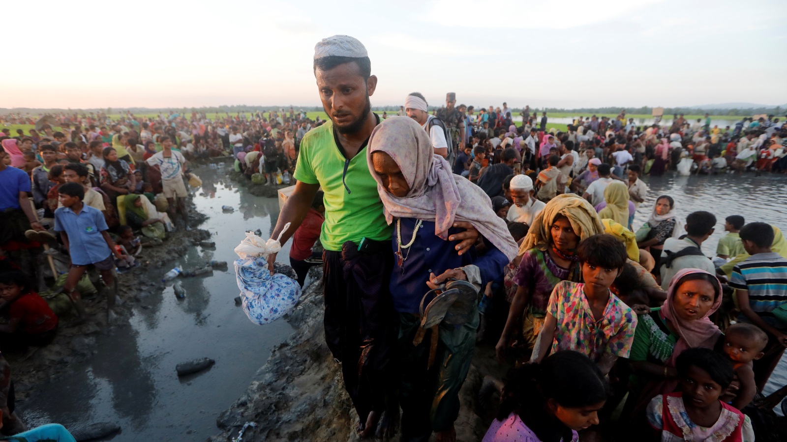 ‪750 ألف من مسلمي الروهينغا فروا من حملة التطهير العرقي بحقهم في ميانمار‬ (رويترز-أرشيف)