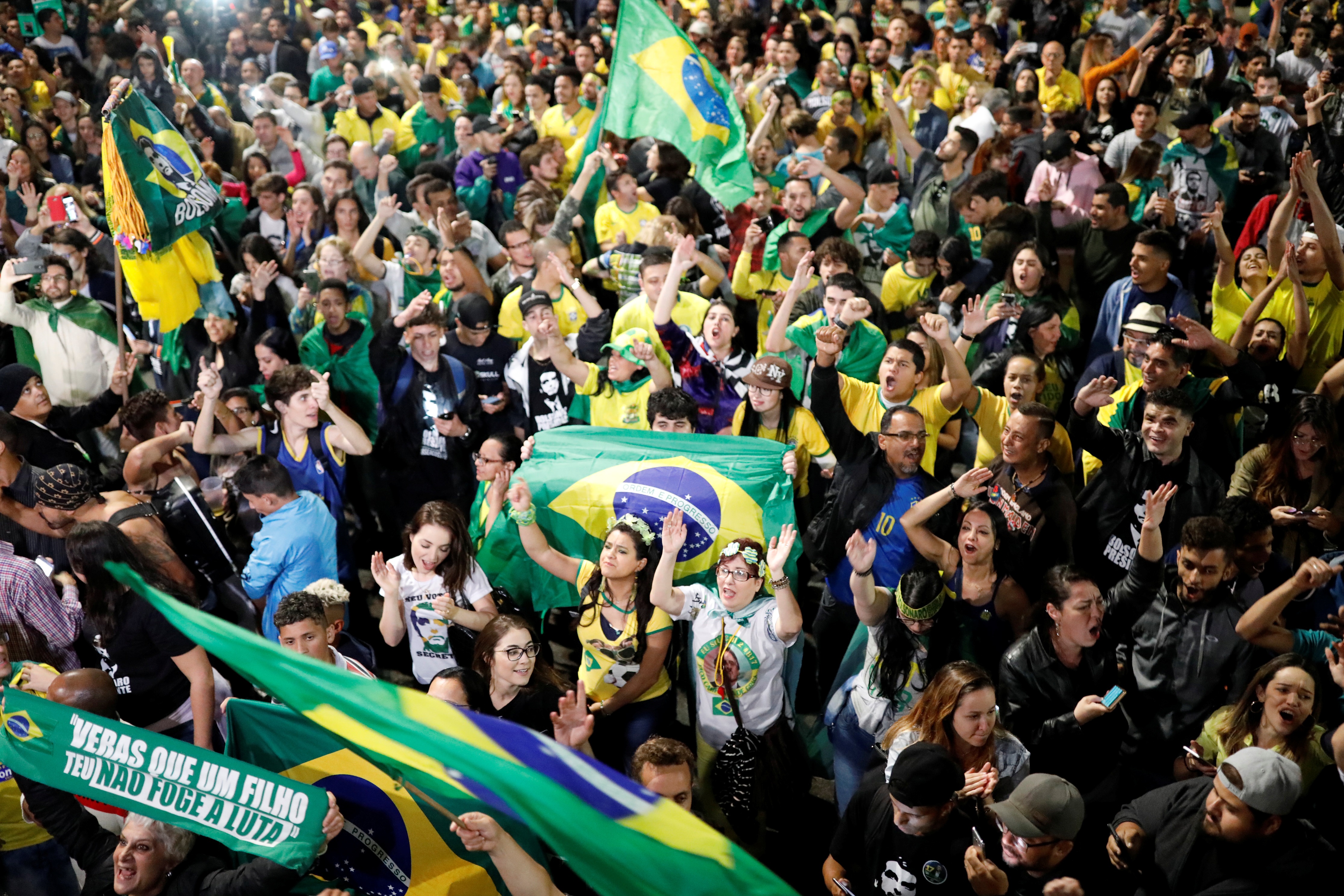 مظاهرات مؤيدة لليبرالية في البرازيل (رويترز)