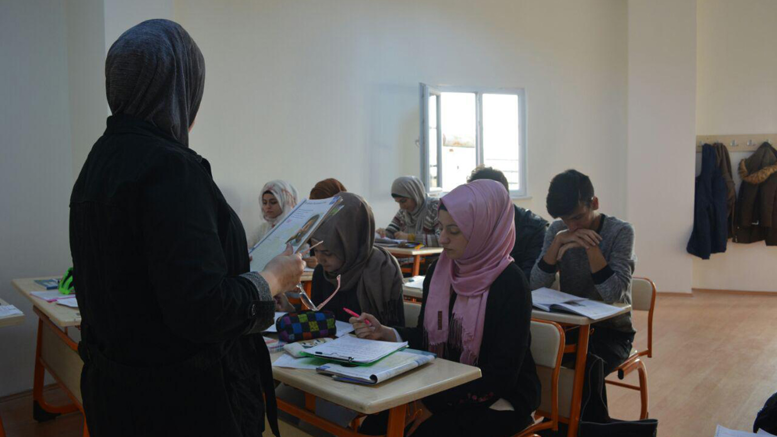 الكثير من المدارس لديها ميزة تسمح لخريجيها بالانضمام إلى الجامعات العراقية أو التركية (الجزيرة نت)