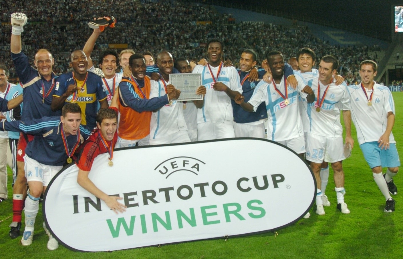 
نادي مارسيليا أحد الفِرق الثلاثة المتأهلة لليوربا ليغ من خلال كأس إنترتوتو عام 2005 (مواقع التواصل)
