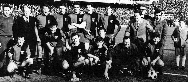 
نادي جنوى متوجا بلقب بطولة الألب عام 1962 (مواقع التواصل)
