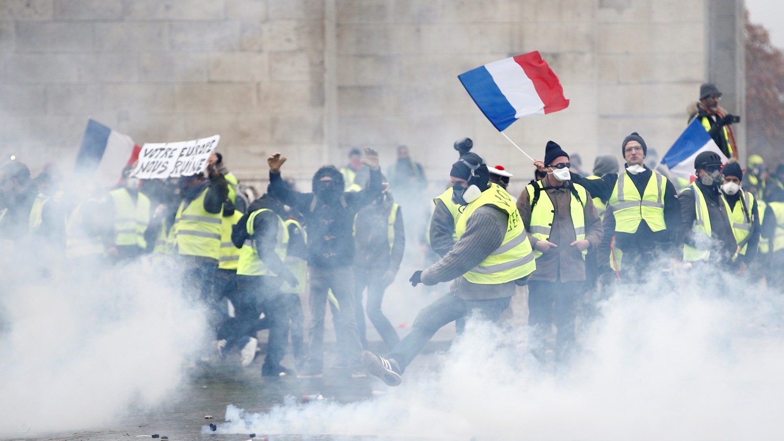 الاحتجاجات وسط باريس شهدت أعمال عنف ونهب