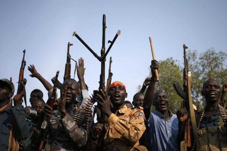 Rebel fighters gather in a village in Upper Nile State February 8, 2014. REUTERS/Goran Tomasevic (SOUTH SUDAN - Tags: CIVIL UNREST POLITICS TPX IMAGES OF THE DAY CONFLICT)