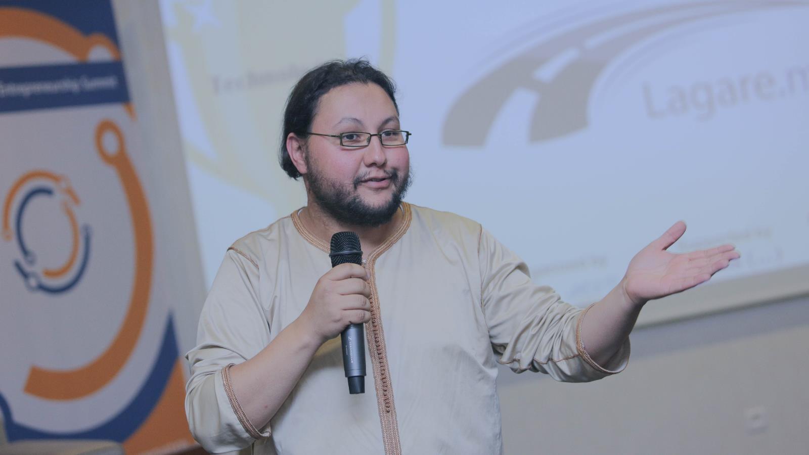‪عدنان عديوي رئيس المركز المغربي للإبداع والمقاولة الاجتماعية‬ (الجزيرة)