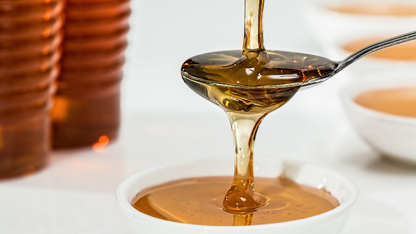 ‪العسل غالبا ما يمزج بشراب السكر أو شراب الذرة أو سكر الفواكه أو سكر البنجر‬ (بيكسابي)
