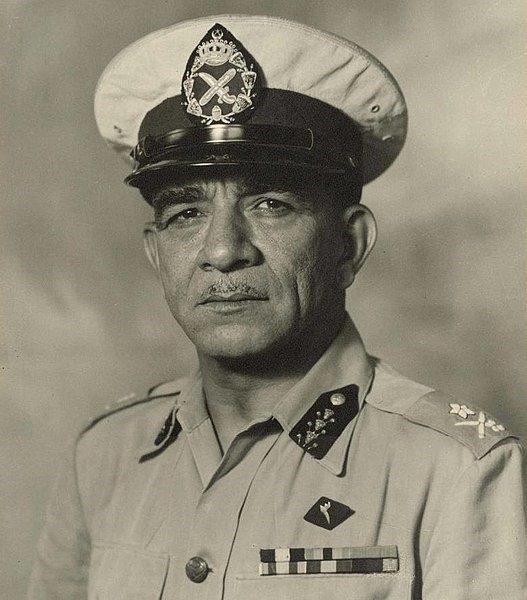  اللواء محمد نجيب الرئيس الأول لمصر، كان عزله ضربة قاصمة لملف الوحدة (مواقع التواصل) 