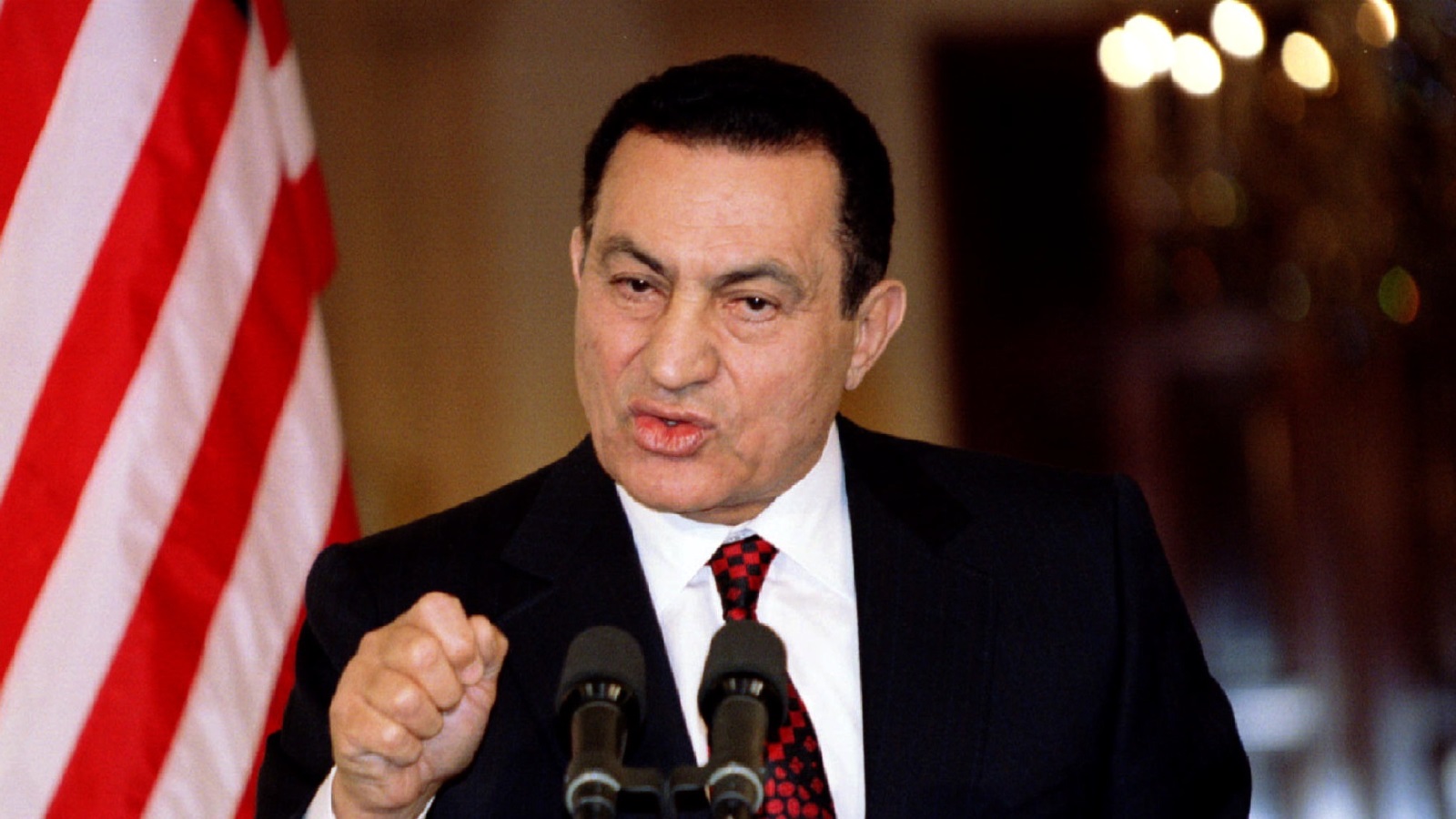 ‪حسني مبارك افتتح معرض الكتاب من عام 1986 حتى عام 2010 باستثناء دورتي 2004 و2009‬ (رويترز)