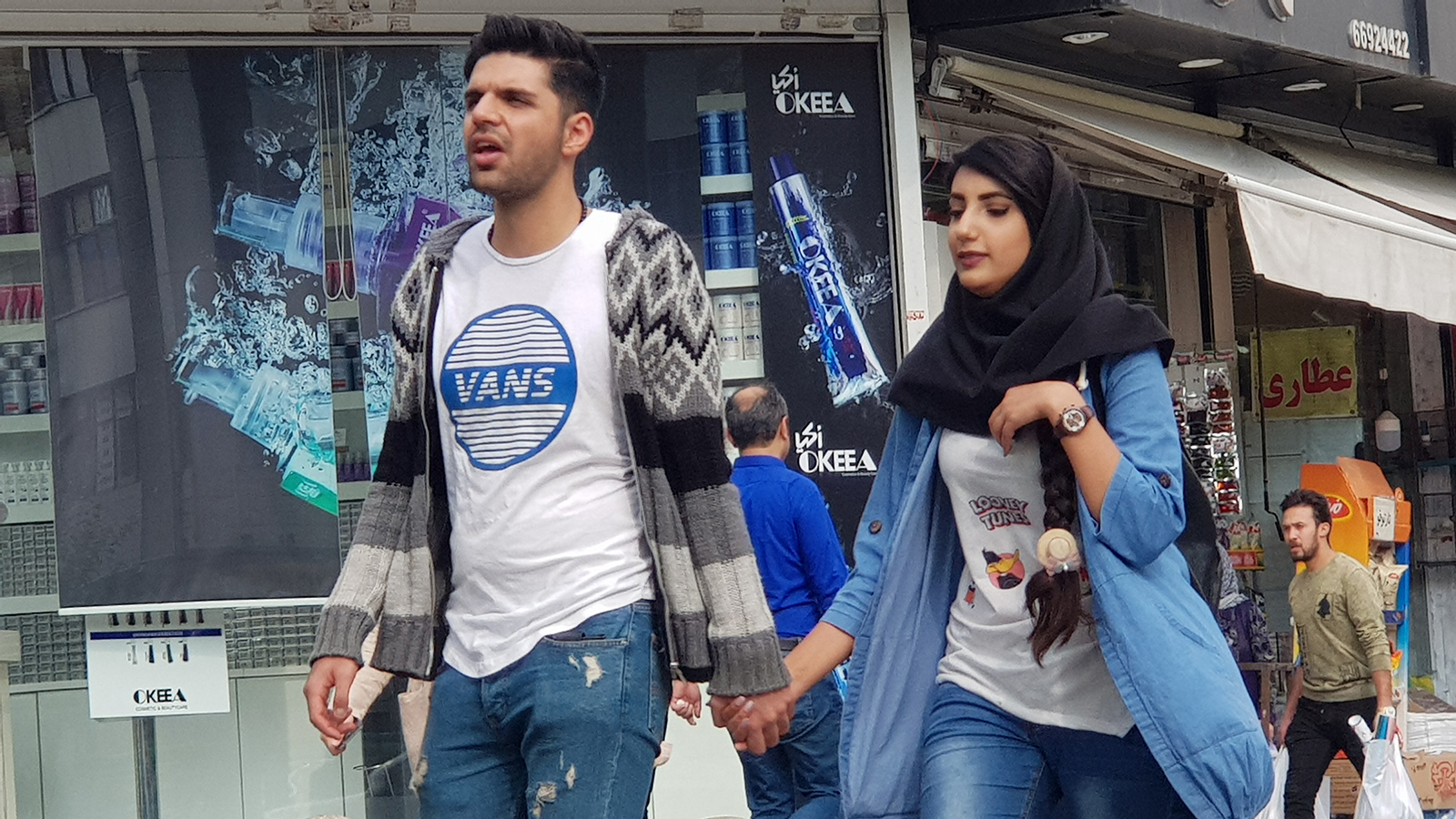 نسبة قليلة من الفتيات في إيران يرتدين 