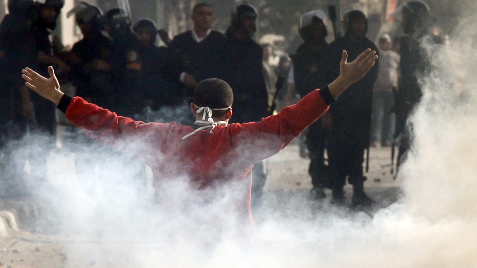اليوم الرابع كان فاصلا في مسيرة الثورة سمي بجمعة الغضب حيث شهد اشتباكات واسعة وعنف من قبل الشرطة ضد المتظاهرين في كافة أنحاء مصر