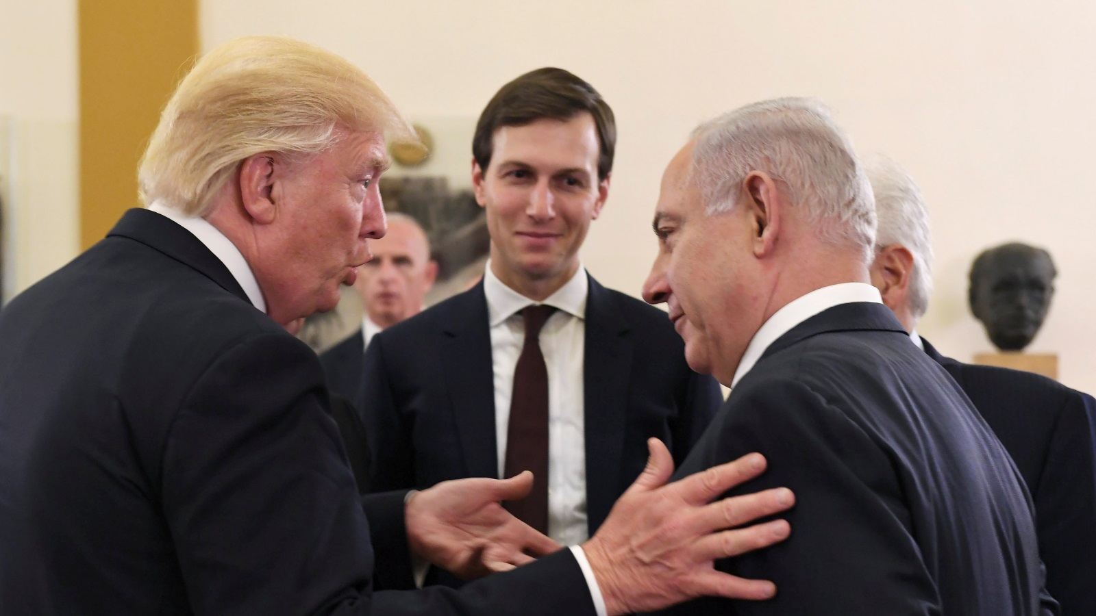 الصفقة الأميركية صيغت بما يرضي إسرائيل (رويترز)