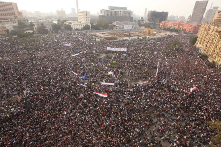 خطاب مبارك والخطوات التي اتخذها لم تقنع المتظاهرين الذين واصلوا اعتصامهم في ميدان التحرير رويترز