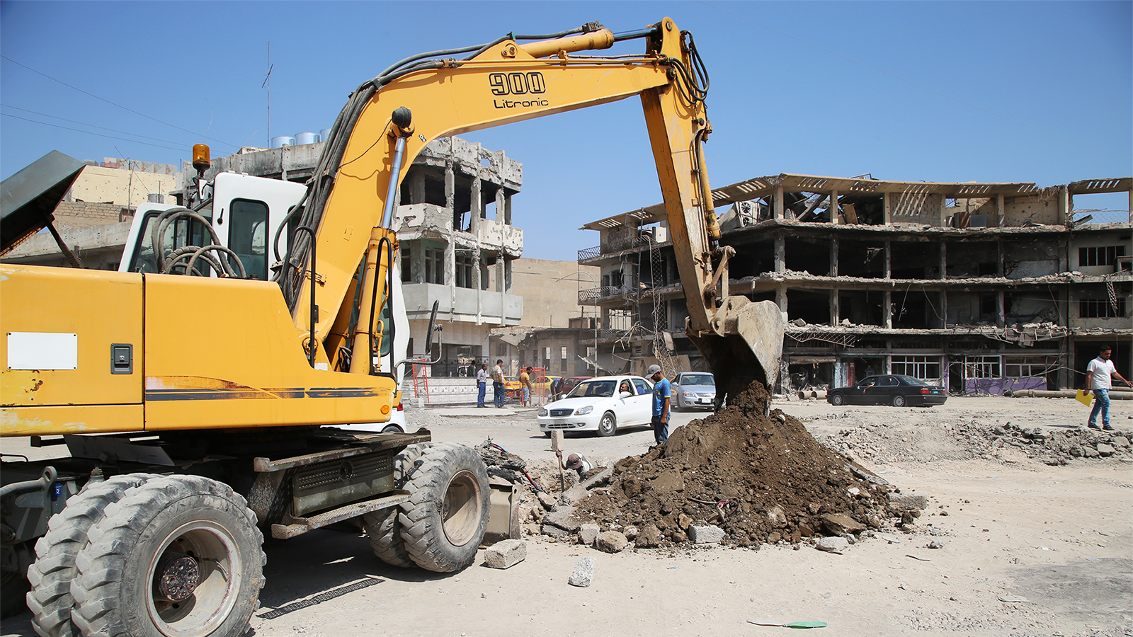 ‪ما زالت الموصل تعاني من بطء عمليات إعادة الإعمار‬ (الجزيرة)