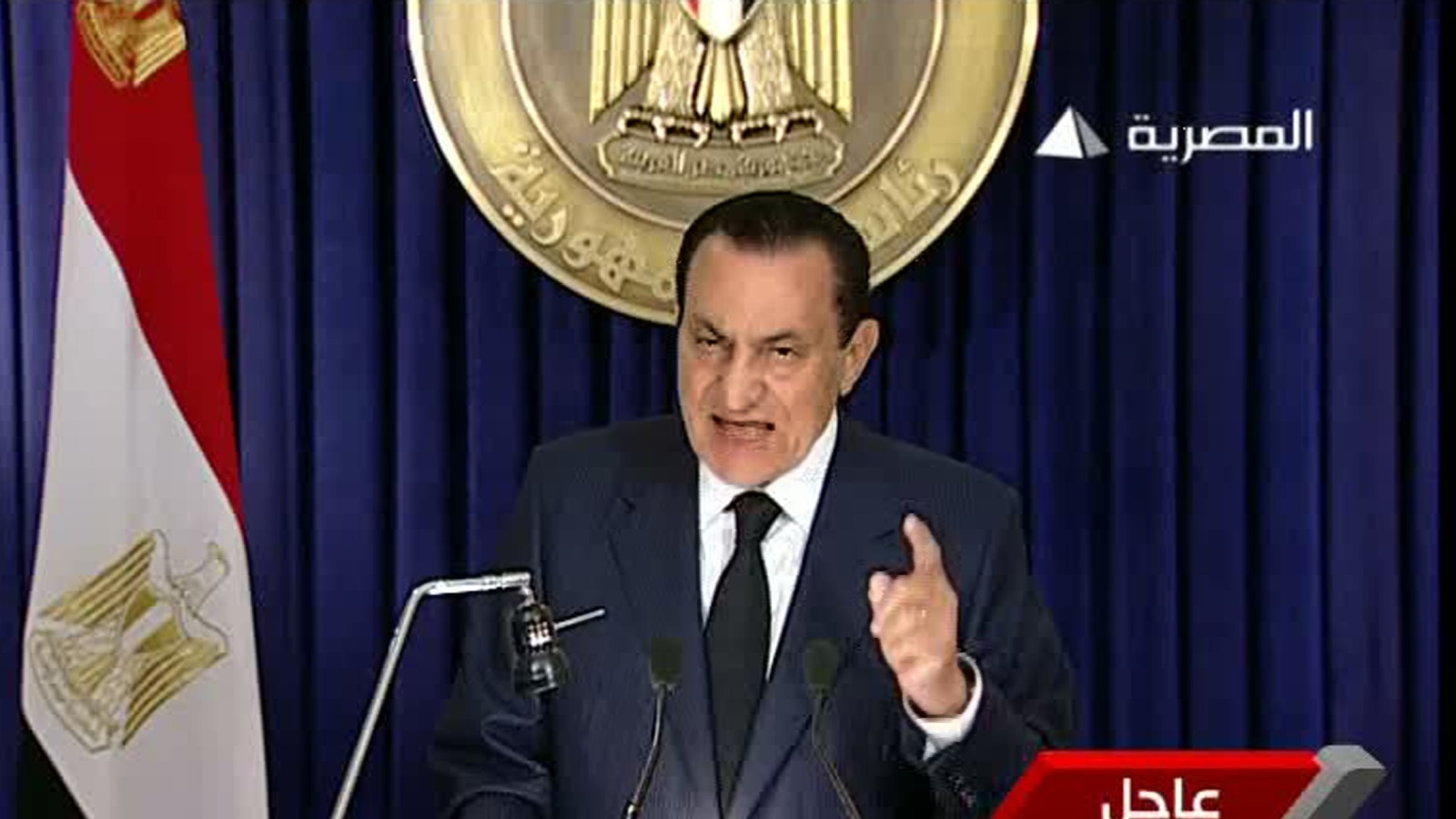 الخطاب الثاني لمبارك الذي رفض فيه الرحيل عن الحكم وخير المتظاهرين بين الاستقرار والفوضى رويترز