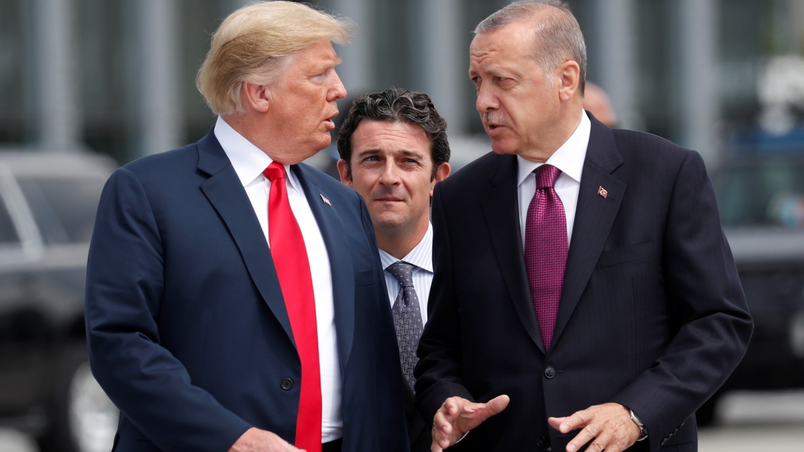 ‪ترامب وأردوغان أثناء لقاء في بروكسل العام الماضي‬ (رويترز)