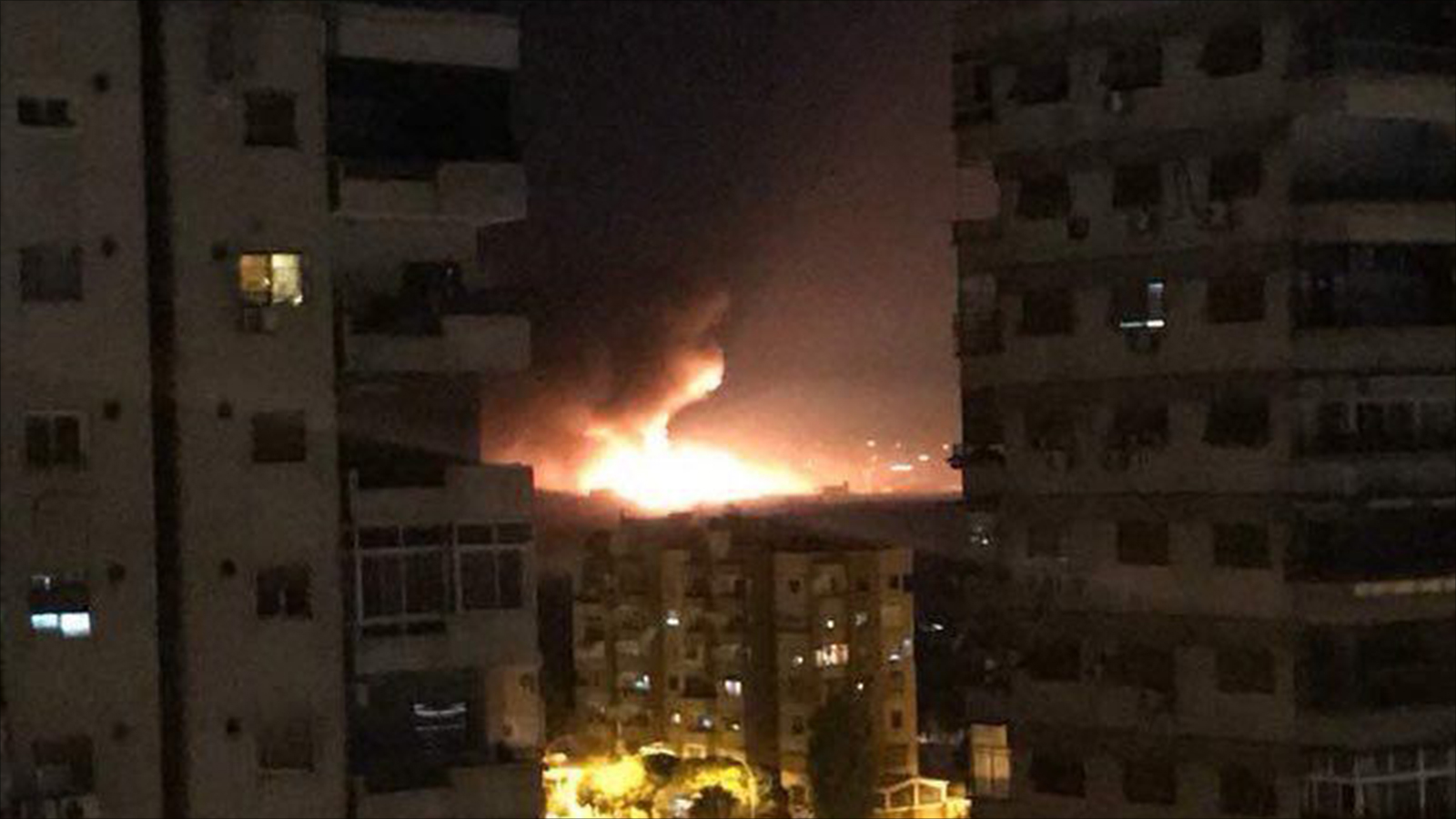 ‪قصف إسرائيلي لمطار المزة العسكري في العاصمة دمشق‬  (الجزيرة-أرشيف)