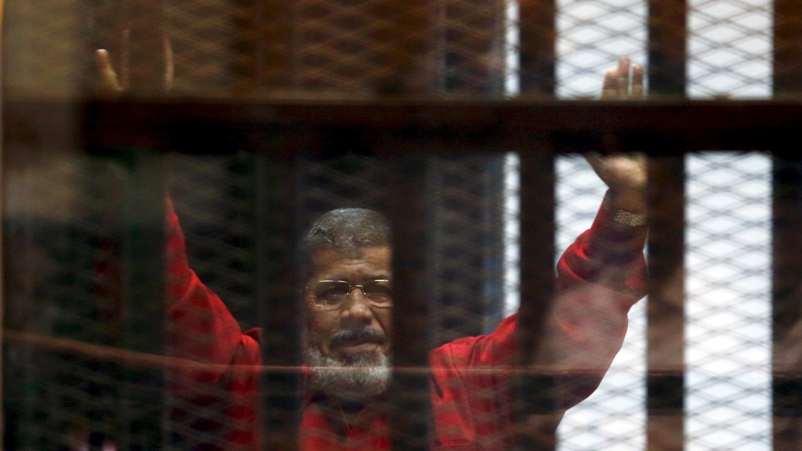 لم ينسَ تقرير فريدوم هاوس السنوي (2018) أن يشير إلى أن عبد الفتاح السيسي جاء إلى حكم مصر بانقلاب عسكري على الرئيس السابق المنتخب محمد مرسي (رويترز)