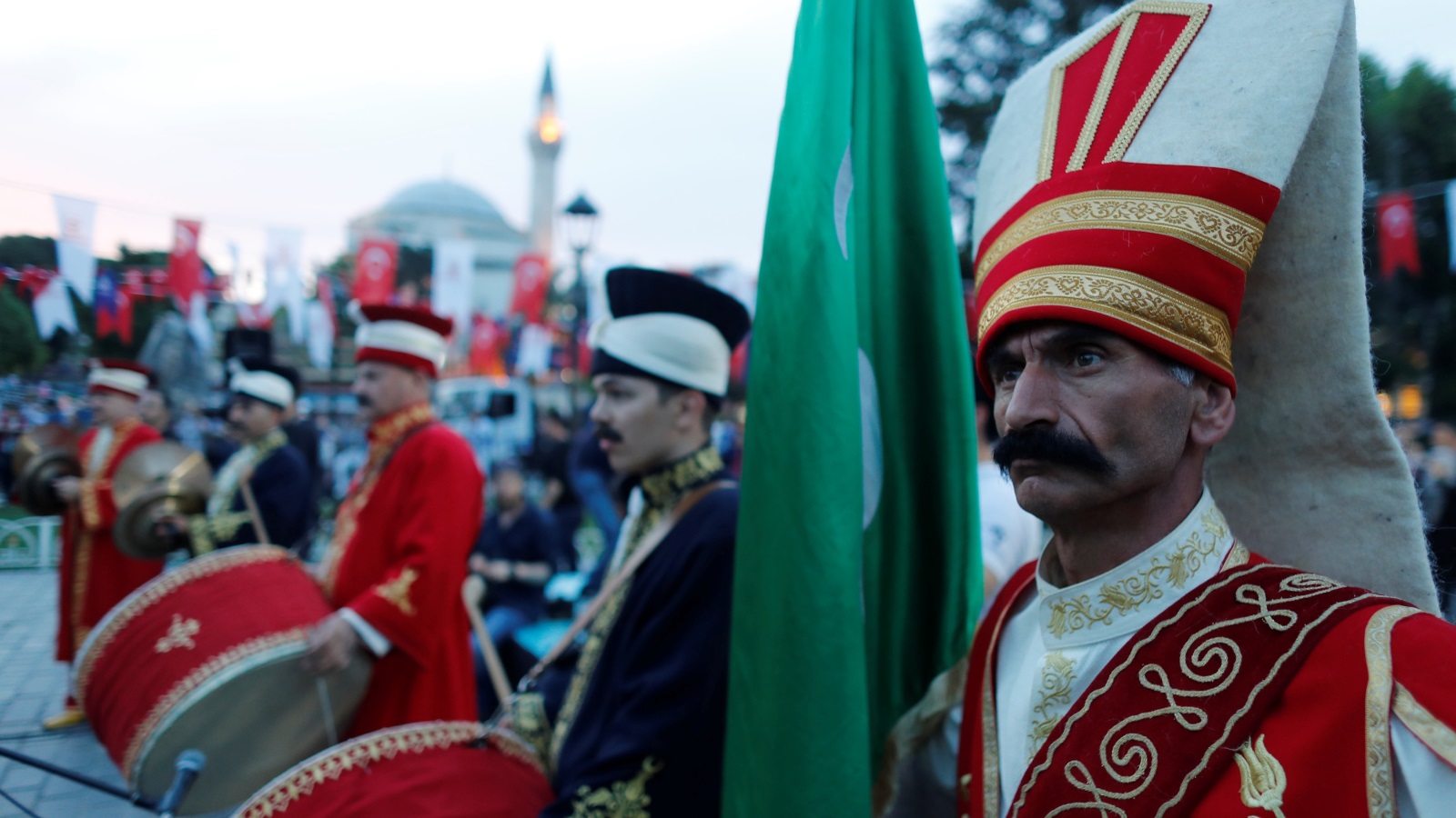 ‪التراث العثماني يلقى اهتماما شعبيا ورسميا في تركيا خلال السنوات الأخيرة‬ (رويترز)
