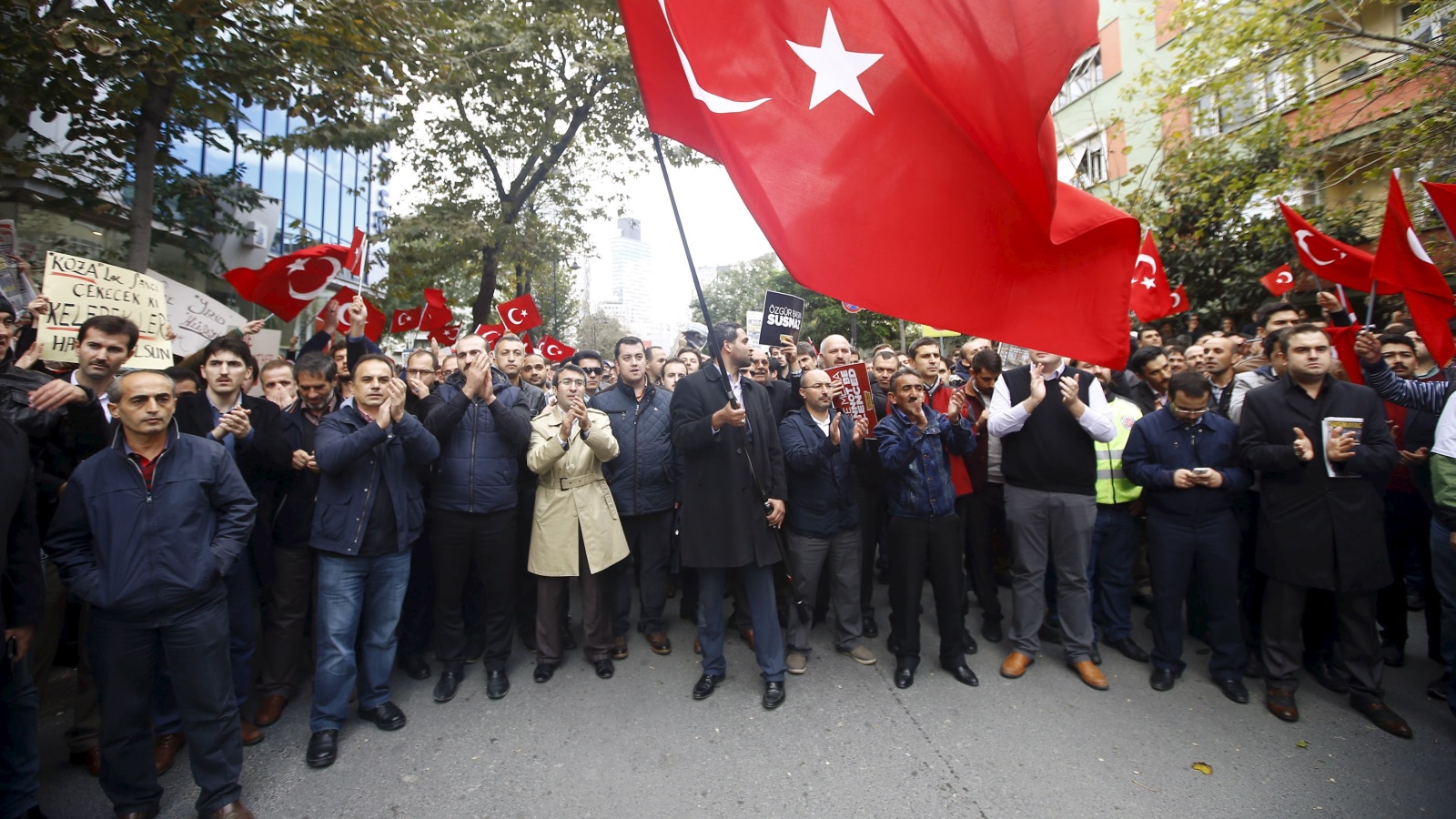 مظاهرة لأنصار غولن في تركيا (رويترز)