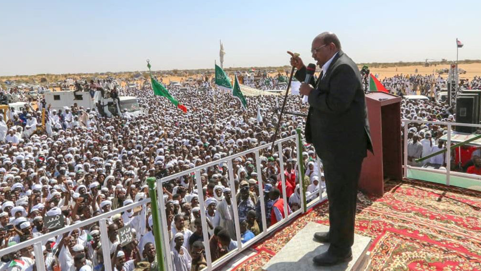 البشير أصبح أقل قدرة على توحيد الجماعات المحلية باستخدام التهديد من الصراعات لإجبار السودانيين على القبول الضمني على الأقل بحكمه العسكري