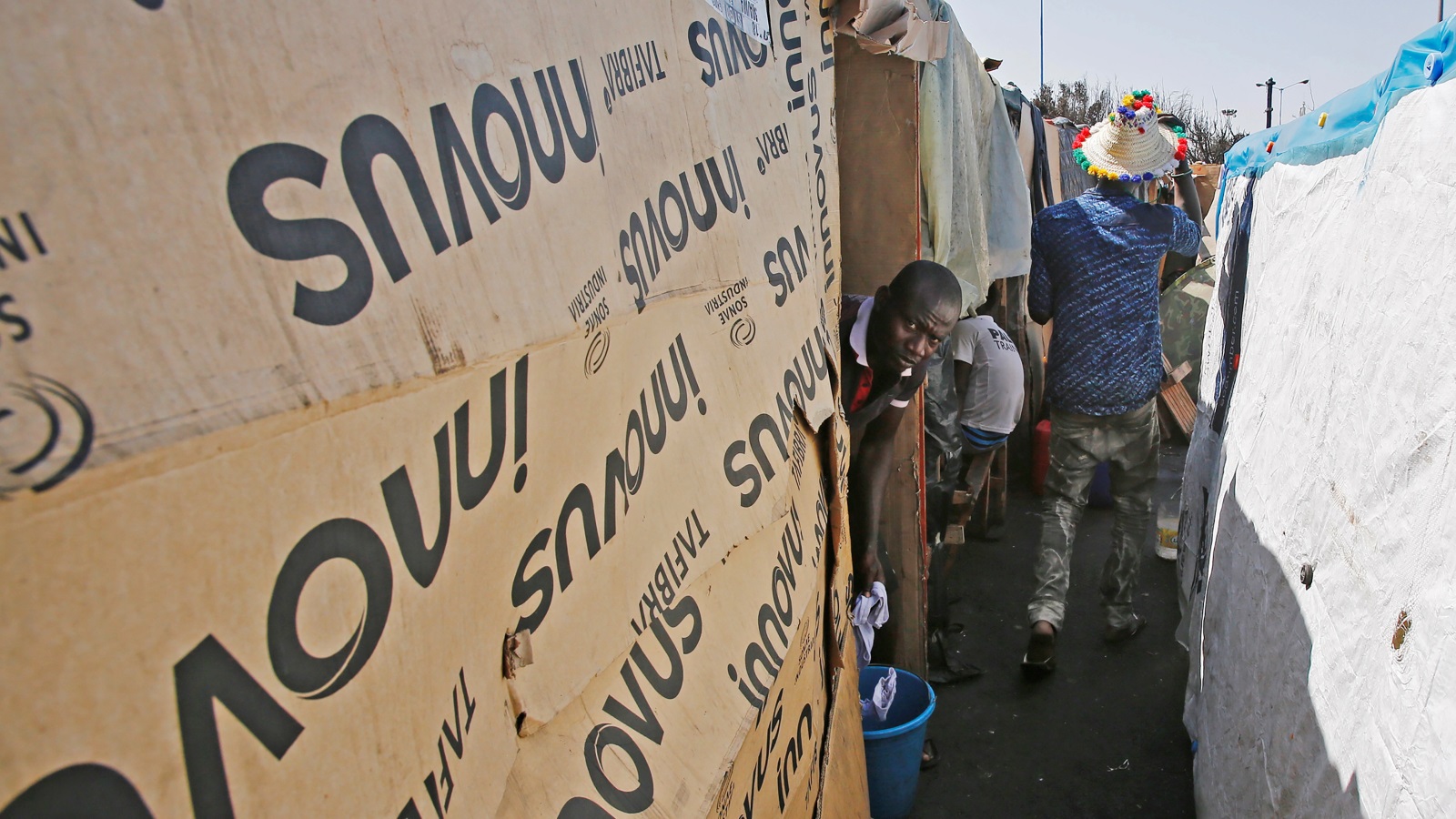 ‪مأوى مؤقت على مشارف الدار البيضاء‬  (رويترز)
