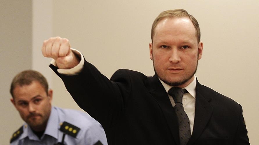 أندرس بريفيك منفذ هجوم النرويج اعترف بارتكابه المجزرة ورفض محاولة هيئة الدفاع إثبات أنه مختل عقليا (الجزيرة)
