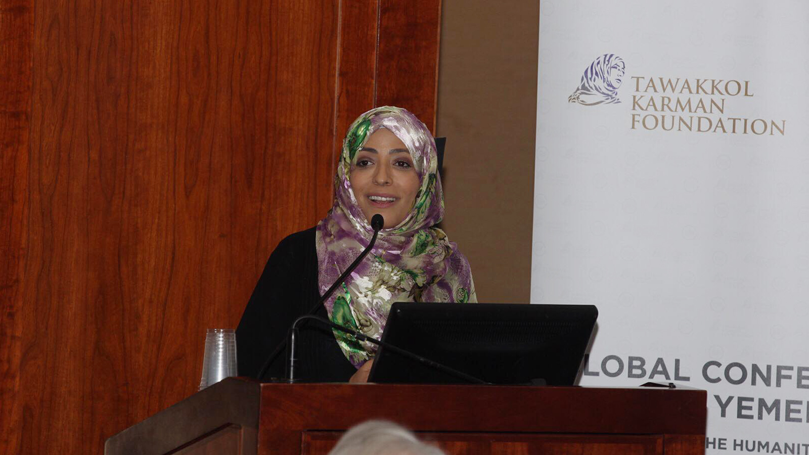 ‪الناشطة الحقوقية توكل كرمان تُعد واحدة من أبرز المدافعين عن حرية الإنسان والمرأة في اليمن‬ (الجزيرة)