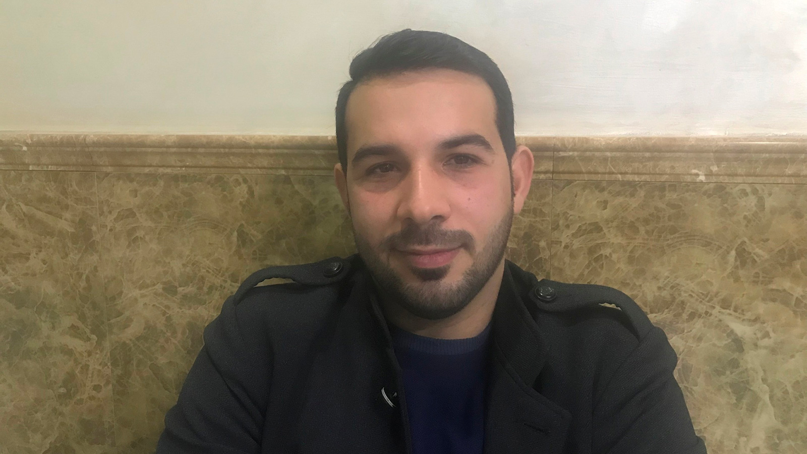 ‪أنس أبو عجينة هرب من الالتحاق بجيش النظام في سوريا‬ (الجزيرة)
