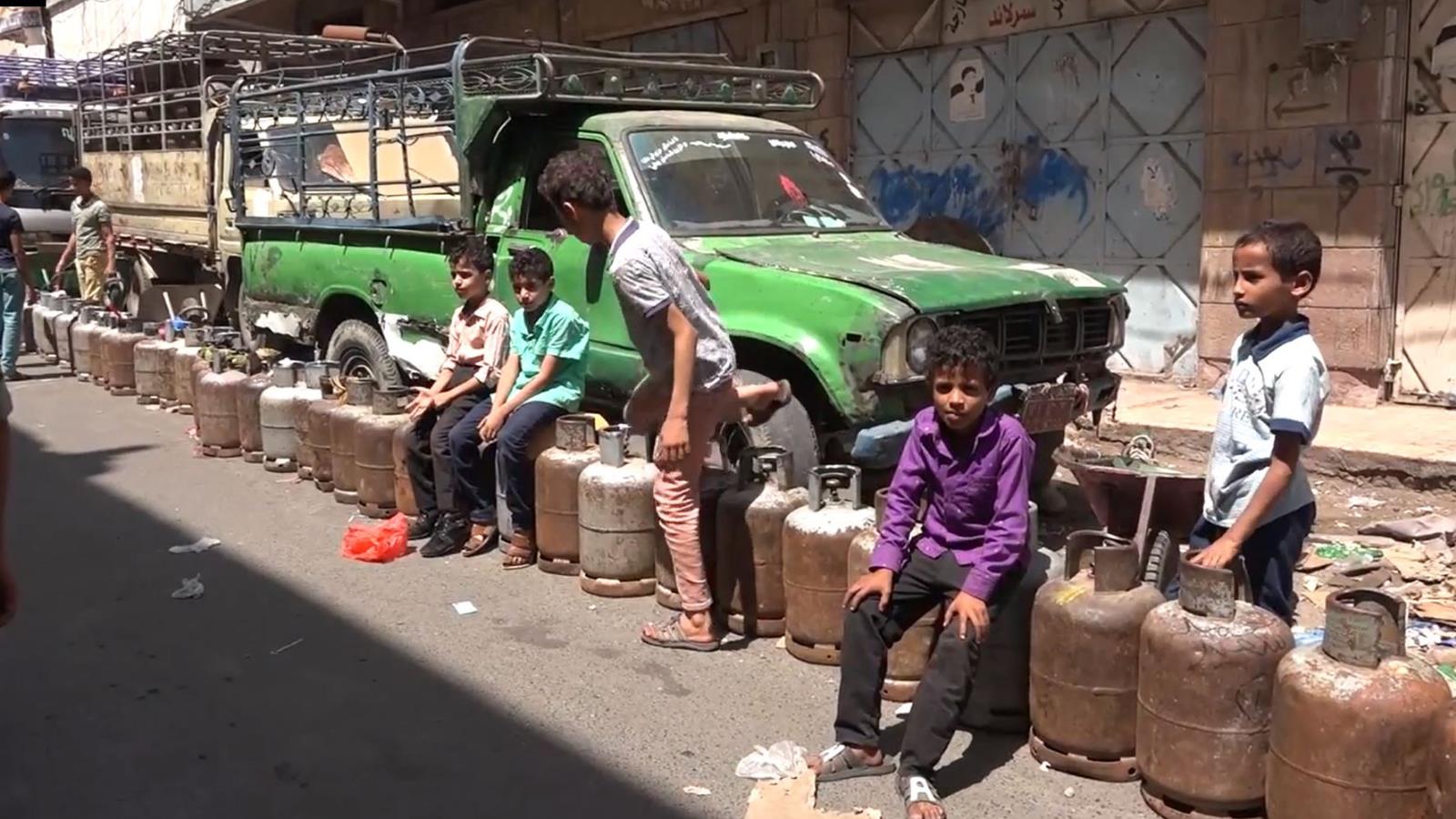 تضاعفت معاناة اليمنيين الإنسانية خلال أربع سنوات من الحرب (الجزيرة)
