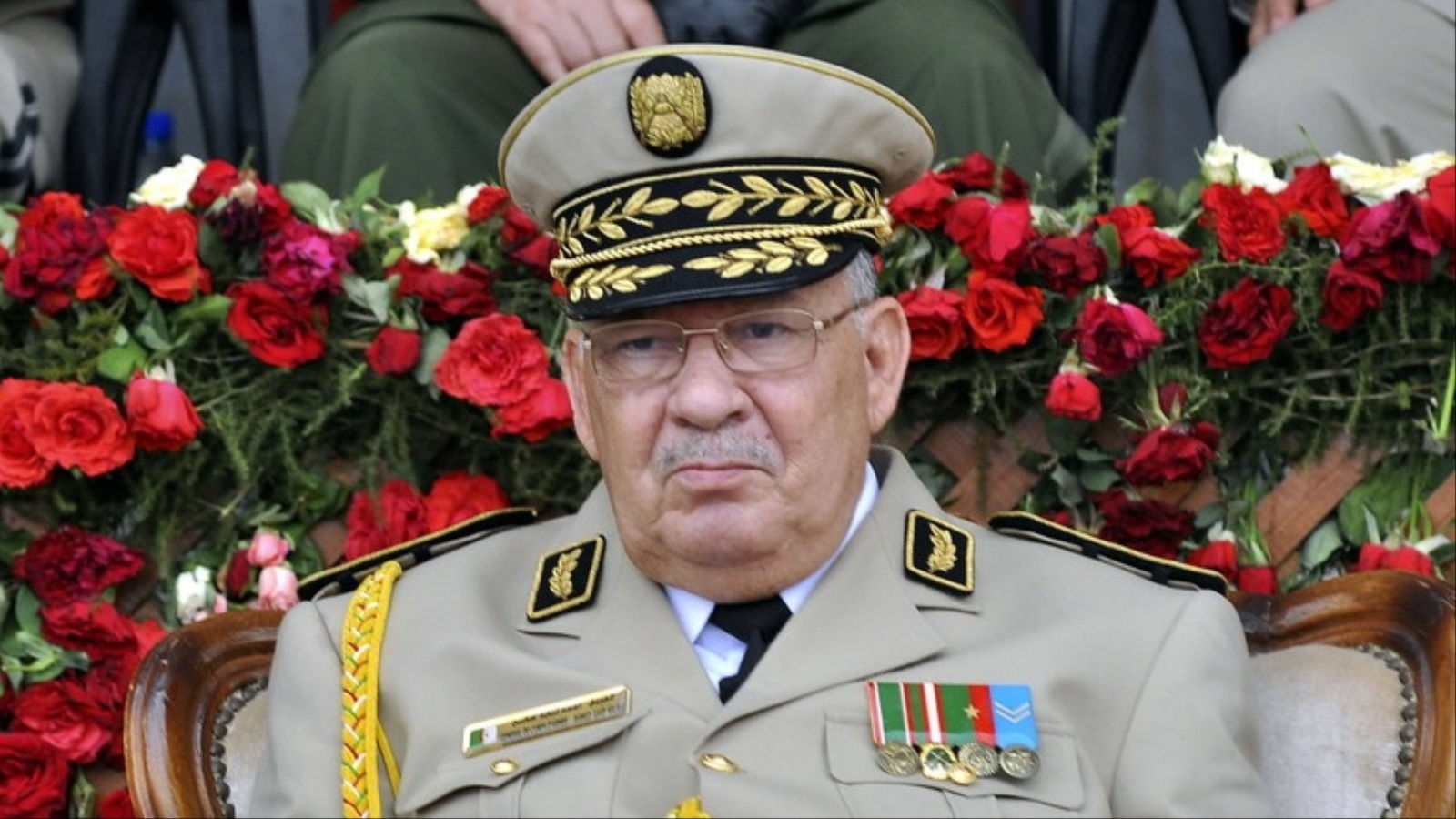  قايد صالح أصبح أول المستهدفين بشعارات الثوار خاصة بعد إصراره على إجراء الانتخابات الرئاسية في موعدها (الأوروبية)