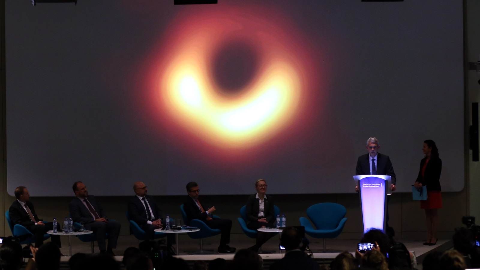‪أول صورة لثقب أسود‬ (الأناضول)
