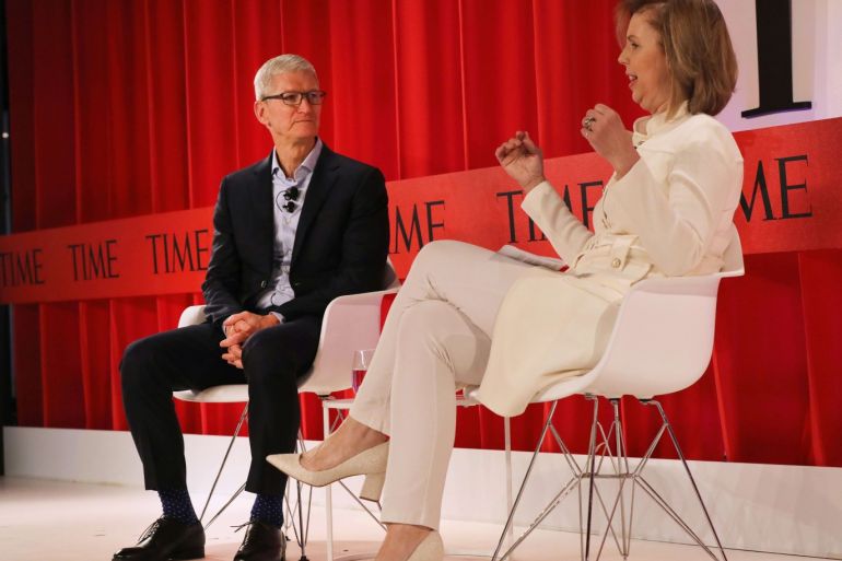 NEW YORK, NEW YORK - APRIL 23: Apple CEO Tim Cook speaks with former TIME managing editor Nancy Gibbs at the TIME 100 Summit on April 23, 2019 in New York City. The day-long TIME 100 Summit showcases the annual TIME 100 list of the most influential people in the world. Spencer Platt/Getty Images/AFP== FOR NEWSPAPERS, INTERNET, TELCOS & TELEVISION USE ONLY ==