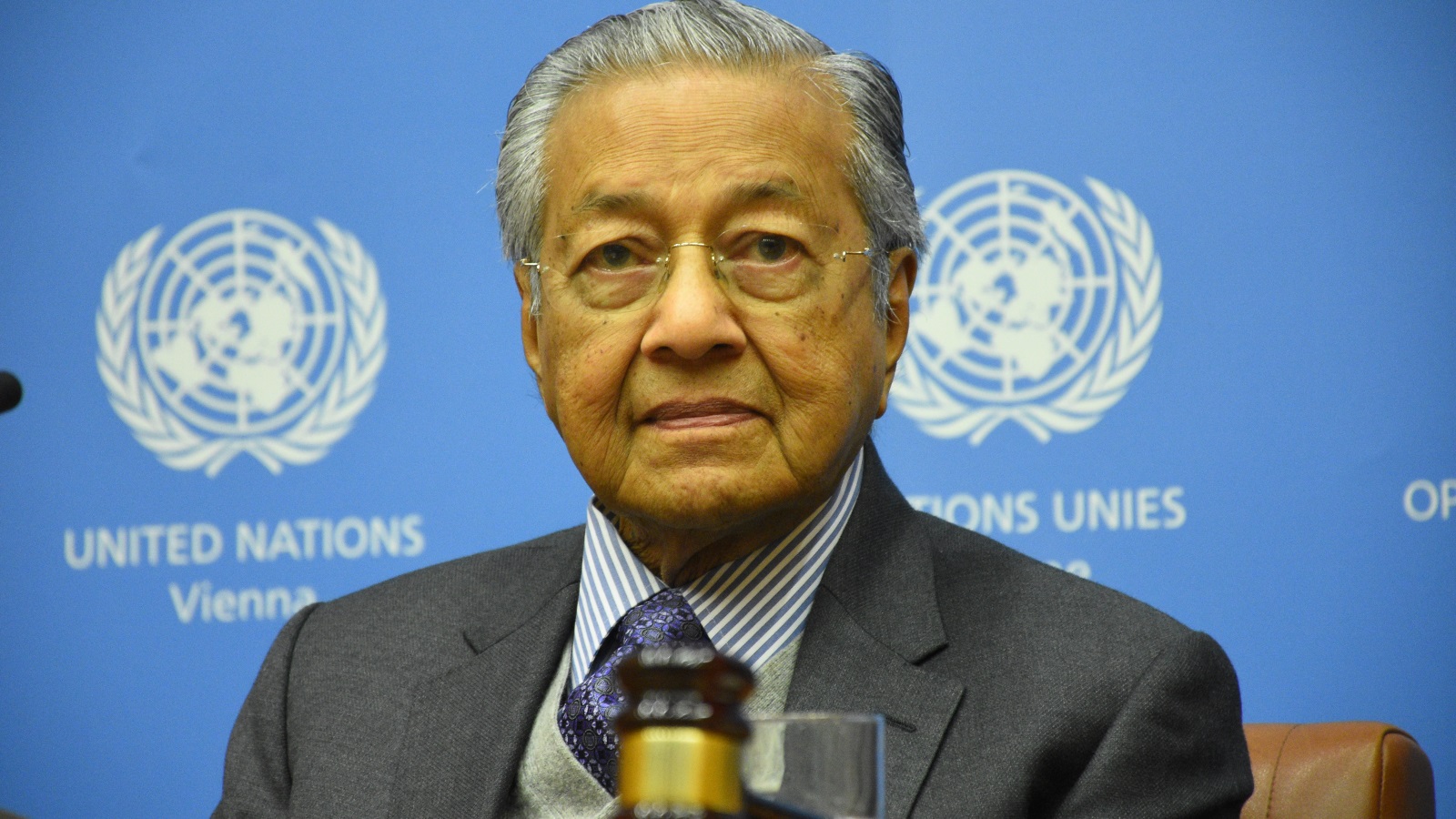 رئيس الوزراء الماليزي تراجع عن الانضمام للجنائية الدولية خشية الانقلاب العسكري عليه من مجلس الحكم (الأناضول)