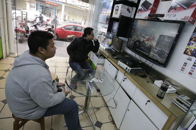 A man plays video game at a store selling video game consoles in Wuhan, Hubei province, January 9, 2014. To match CHINA-GAMECONSOLES/ REUTERS/Darley Shen (CHINA - Tags: BUSINESS) CHINA OUT. NO COMMERCIAL OR EDITORIAL SALES IN CHINA