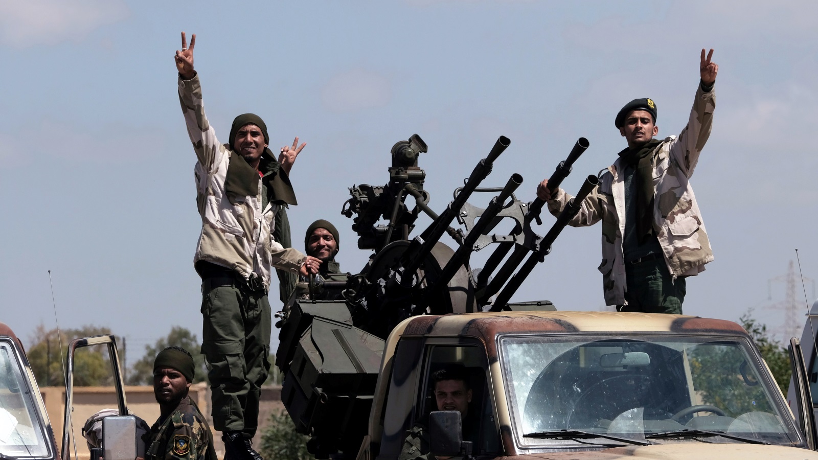 حفتر استفاد من مجموعات مسلحة موالية له غرب ليبيا في فتح المعركة الأخيرة على العاصمة (رويترز)