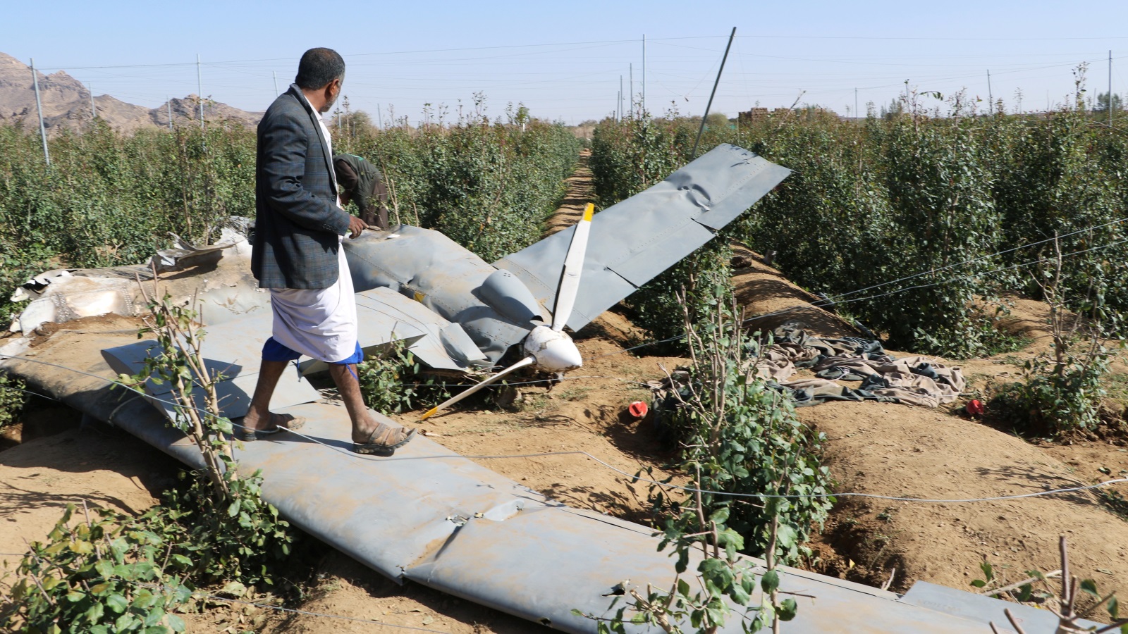 ‪طائرة مسيّرة يقول الحوثيون إنهم أسقطوها‬ (رويترز)
