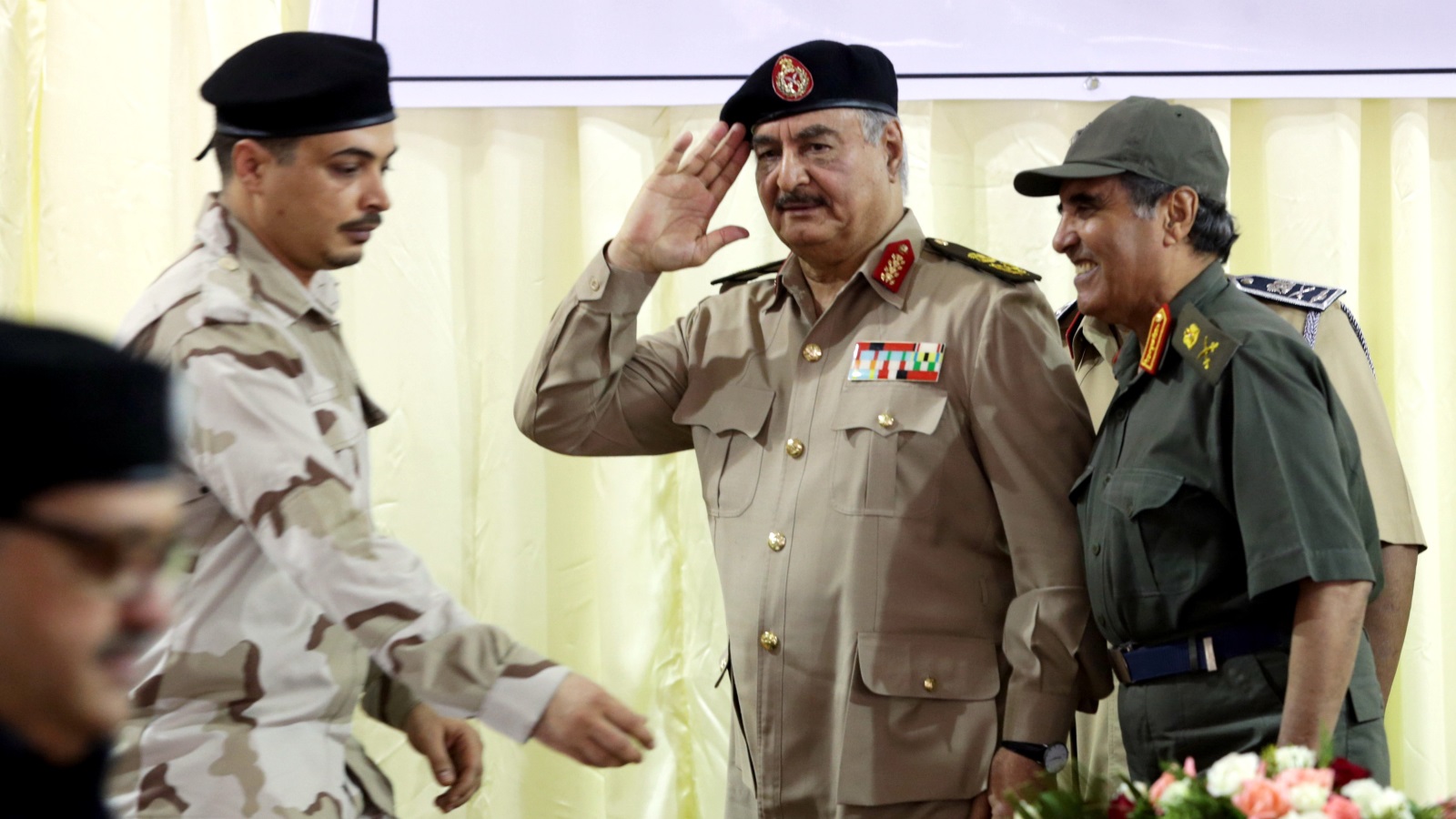 بعد مرور شهر ما زالت قوات خليفة حفتر عاجزة عن اختراق الطوق العسكري على طرابلس (رويترز)